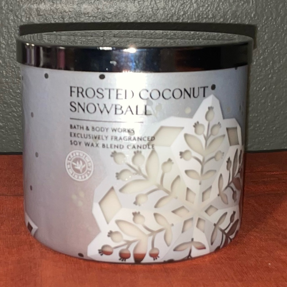 Bath & Body Works FROSTED COCONUT SNOWBALL Three Wick Candle